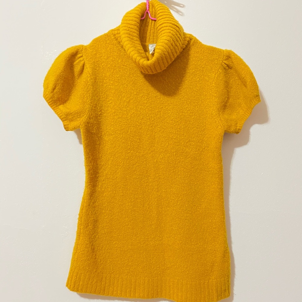 Short Sleeve Turtleneck Blouse 💛 | Size: L